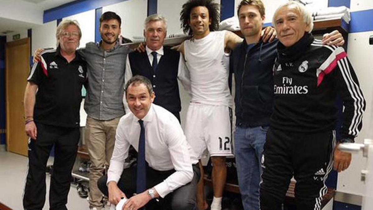 Marcelo, con el cuerpo técnico de Ancelotti