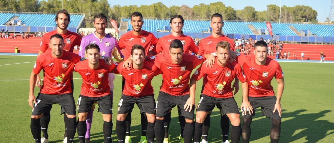 Primer &quot;once&quot; de La Nucía en su estreno en Segunda B frente al Cornellà en casa en 2019.