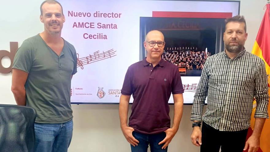 El músico Rafael Rico se convierte en el nuevo director de la AMCE Santa Cecilia de Elda