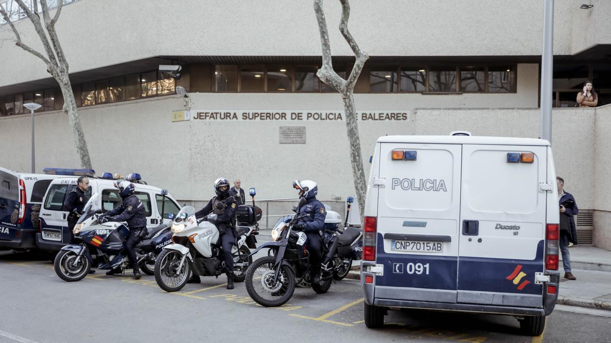 Exterior de la Jefatura de Policía Nacional en Baleares.