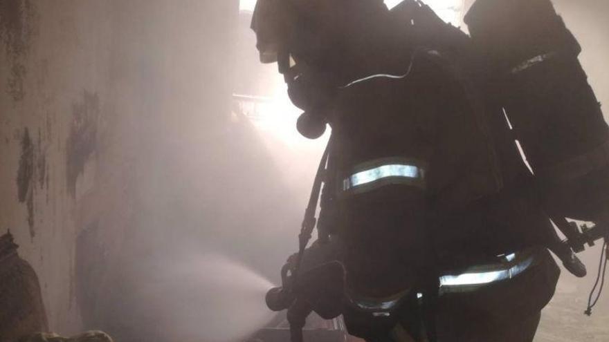 Los bomberos de la DPT sofocan un incendio en una vivienda de la capital turolense