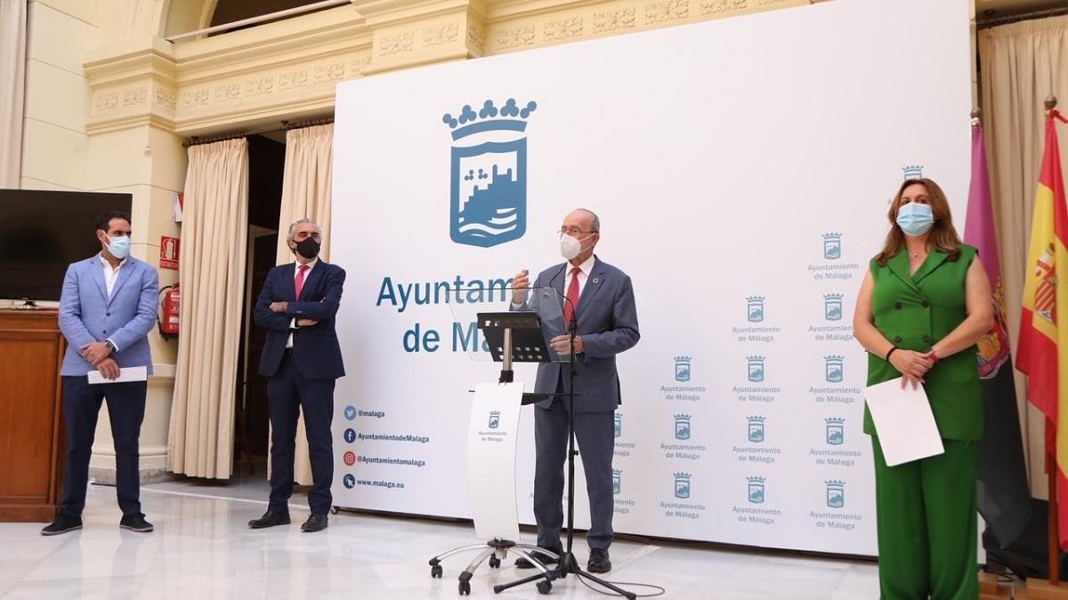 El alcalde, hoy, junto a Luis Callejón, Javier Frutos y Rosa Sánchez.