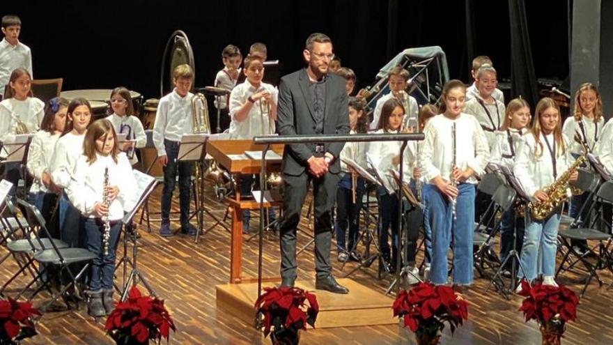 La Banda Juvenil de la Societat Artística Musical d’Alginet en su concierto de presentación. | LEVANTE-EMV