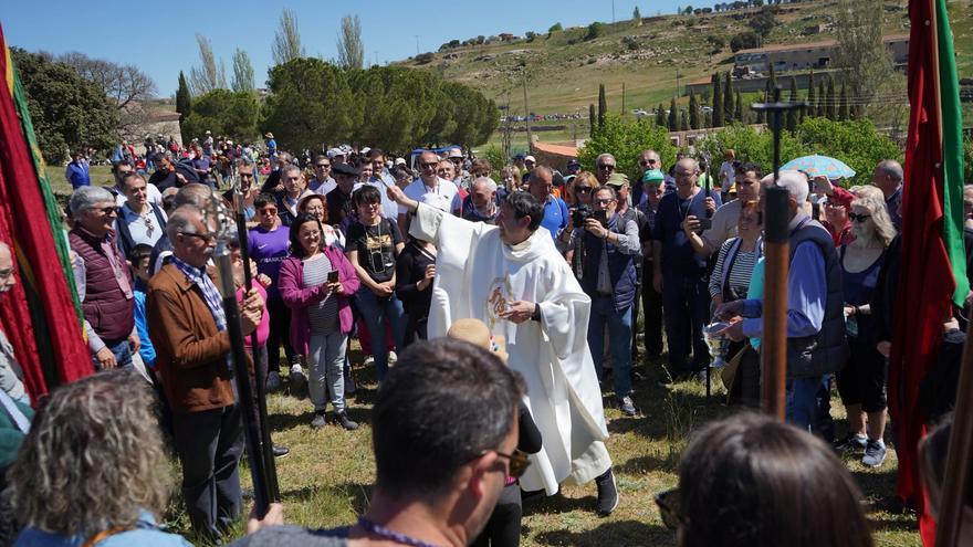 VÍDEO | Bendición en la romería del Cristo de Valderrey: Zamora pide lluvia para el campo