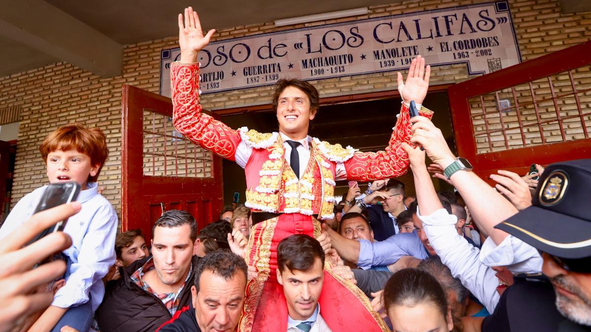 Roca Rey abre la Puerta Grande de los Califas tras cortar tres orejas