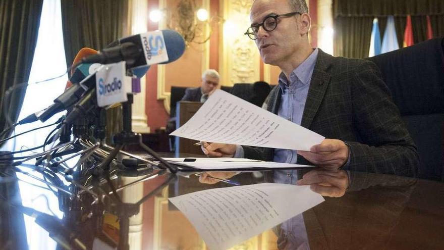 El alcalde, Jesús Vázquez, durante su comparecencia al término de la junta de gobierno. // Brais Lorenzo