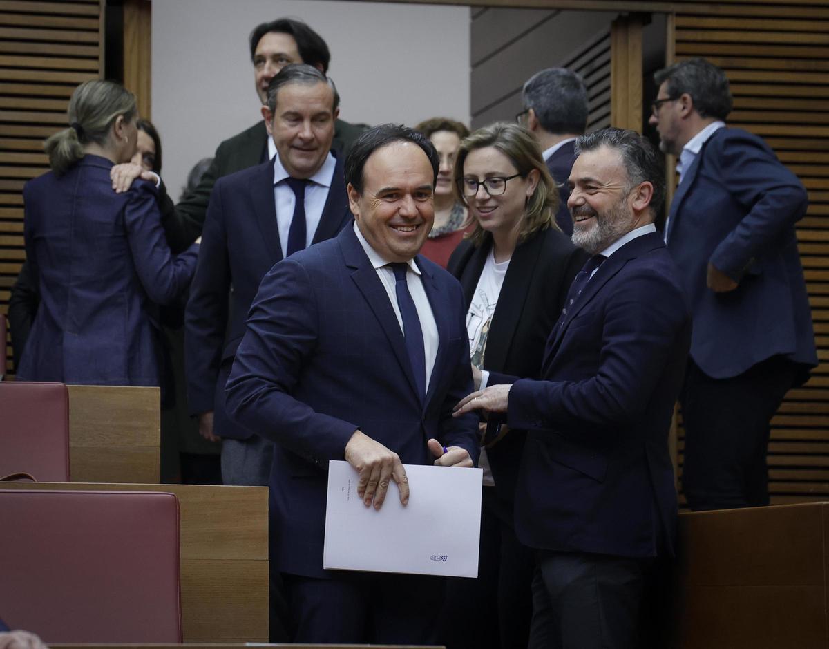 El presidente de la Generalitat, Juanfran Pérez Llorca, tras la sesión plenaria en las Cortes.