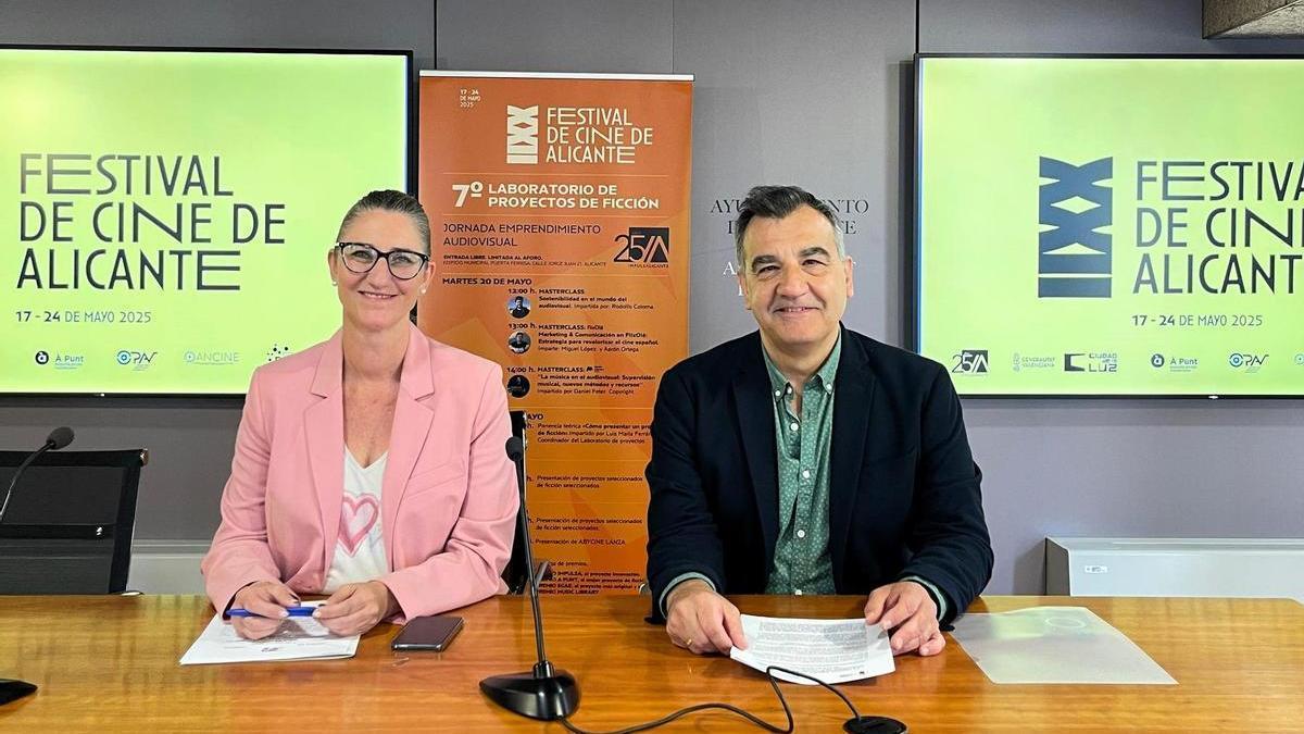 Presentación de la séptima edición del laboratorio de proyectos, con Vicente Seva y Mari Carmen de España