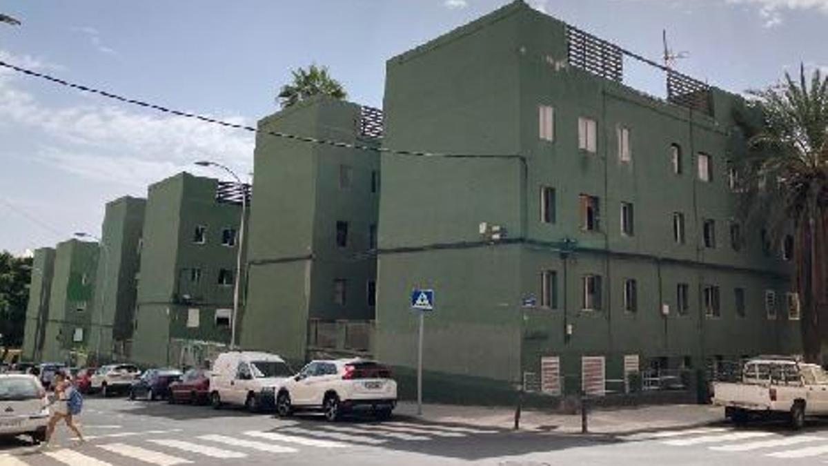 Algunos de los nueve bloques que integran la barriada José Antonio, donde viven 144 familias.