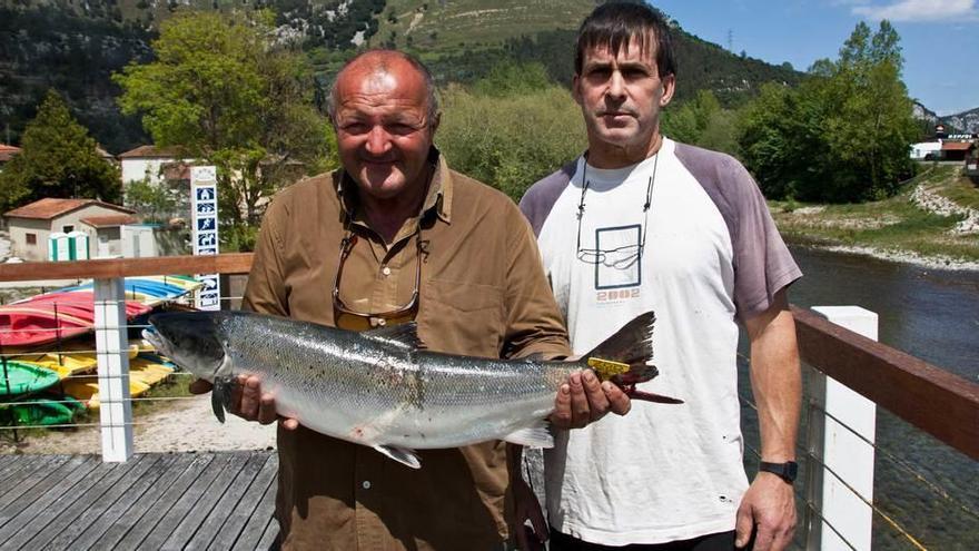 Abel Souza, a la izquierda, con Carlos Lamadrid.