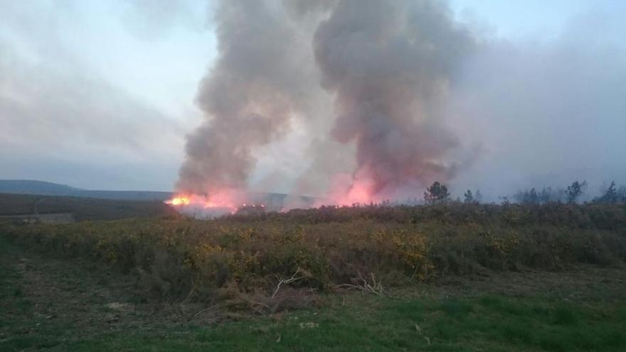 El fuego no puso en peligro las viviendas de la parroquia