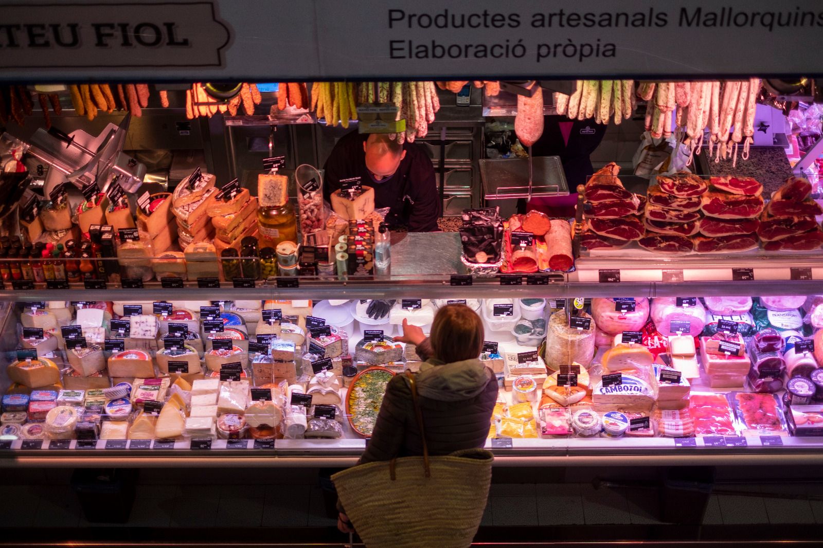 Sábado de compras en el Mercat de l'Olivar de Palma