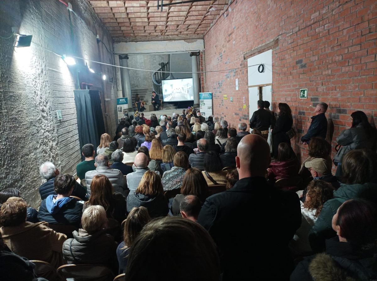 L'acte celebrat en el vestíbul del Casino, a causa d ela tramuntanada, va ser molt concorregut