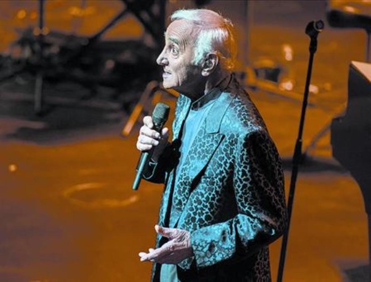 Molt d’ofici 8 Aznavour, durant la interpretació d’una de les cançons del seu repertori, ahir a la nit, al Liceu.