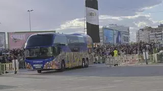 Ambiente de gala en el Martínez Valero a la llegada del Elche y del Barcelona