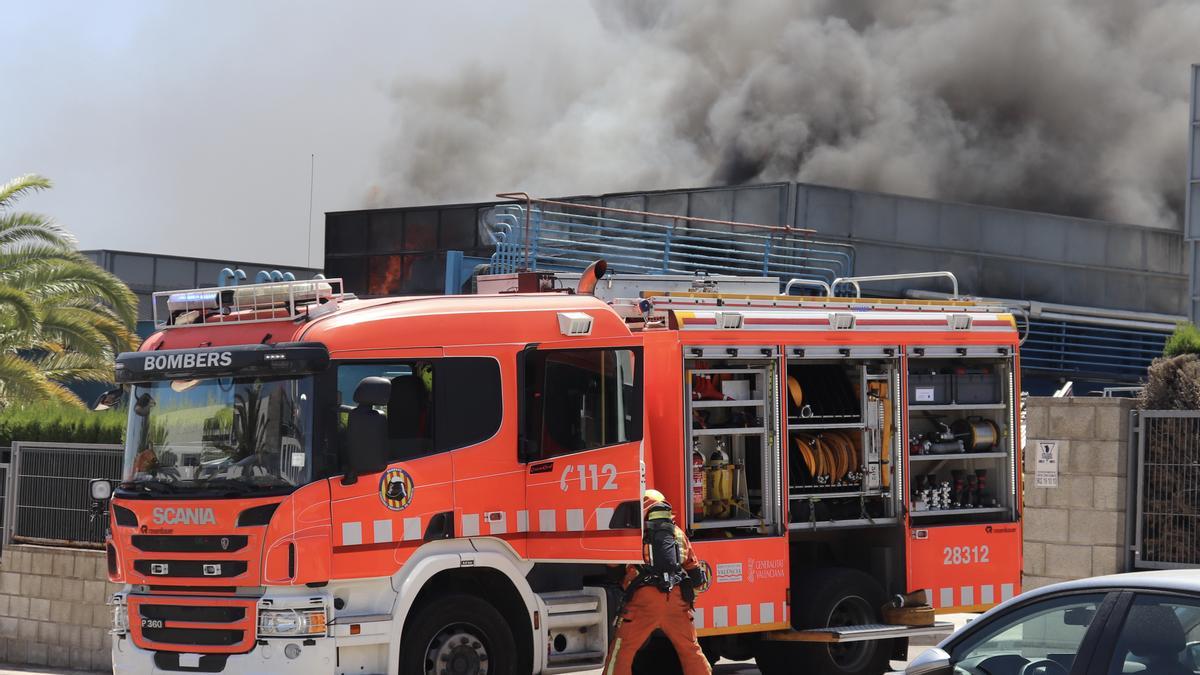 Incendio en una empresa química de Picassent