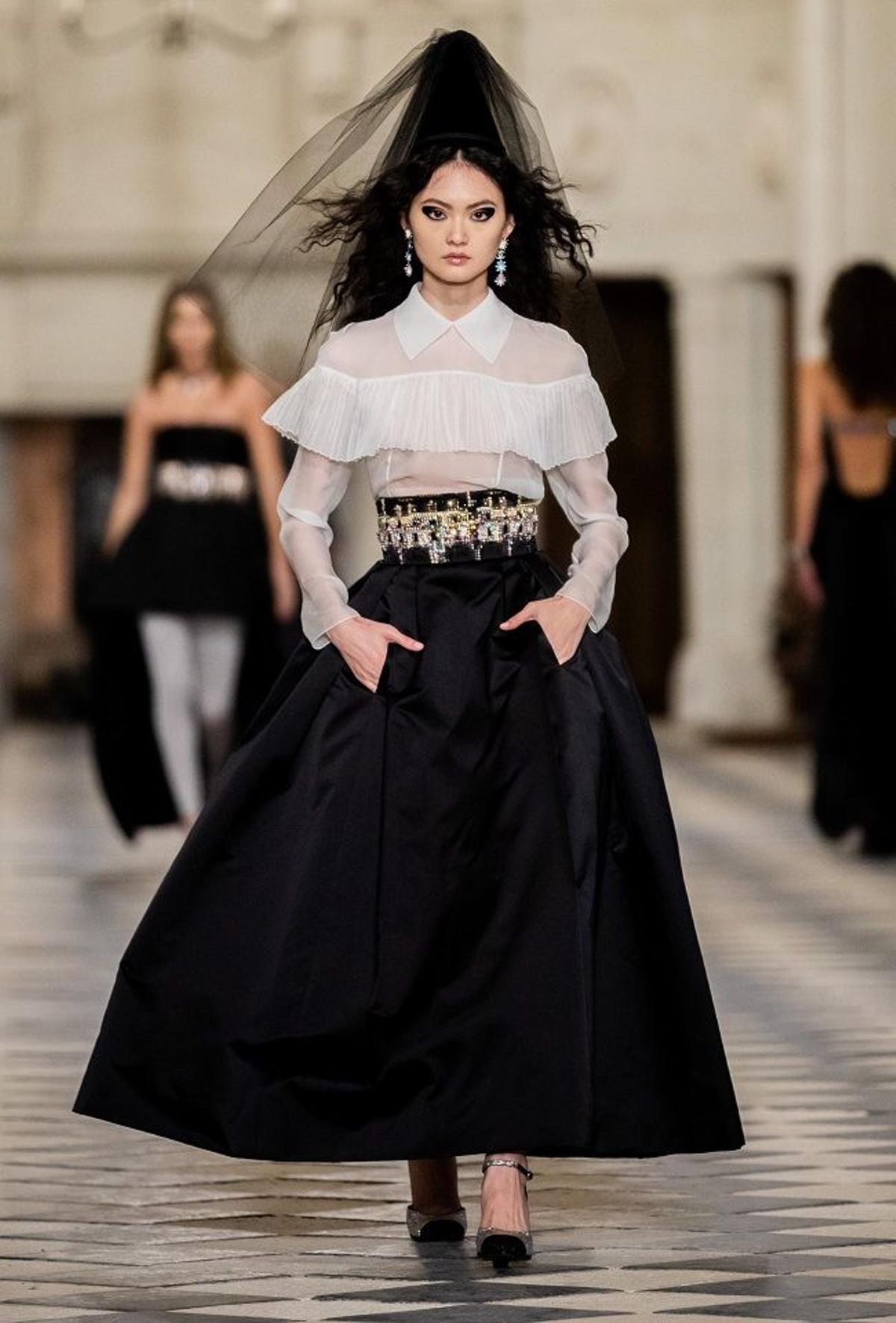 La magia del desfiel Chanel Métiers d'Art 2020/21 en cada uno de sus looks