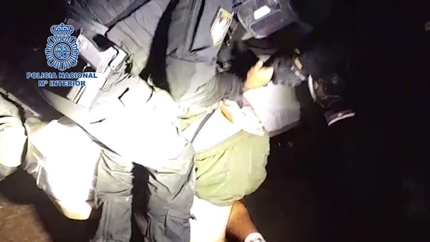 Detienen a un hombre armado tras sembrar el pánico en un piso turístico de Benalmádena
