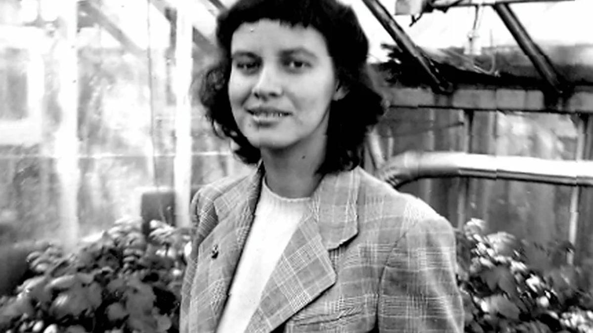 Esther en el Jardín Botánico Osborn Labs (Yale), octubre de 1948.