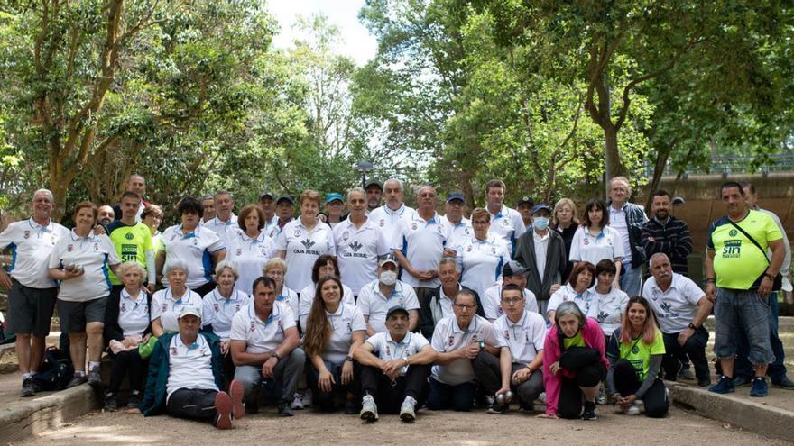 24 equipos pusieron nivel en los Tres Árboles durante el Abierto de Petanca de San Pedro