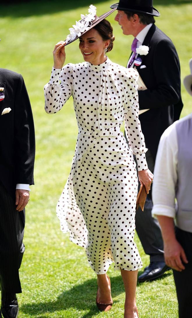 Kate Middleton con vestido de lunares de Alessandra Rich