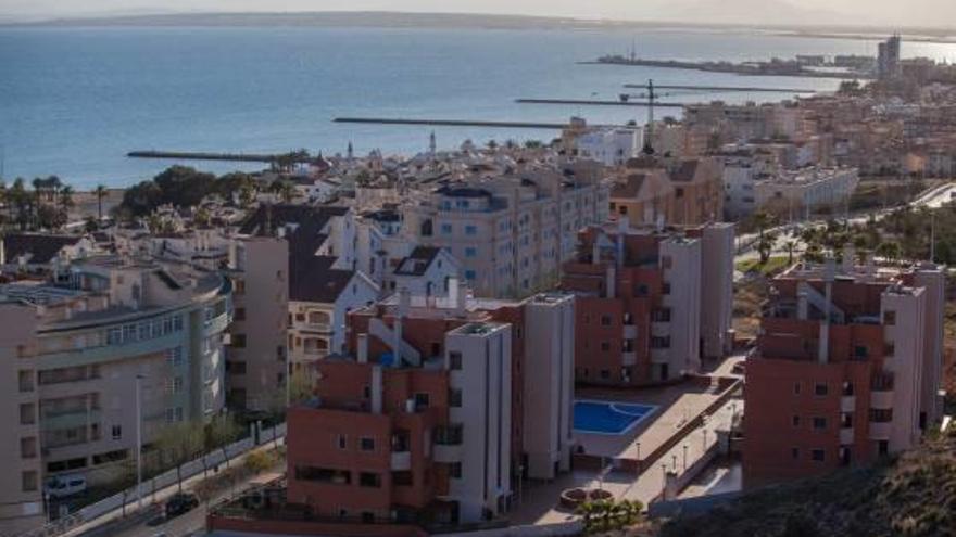 Una vista de edificios de Santa Pola, en una imagen de archivo.