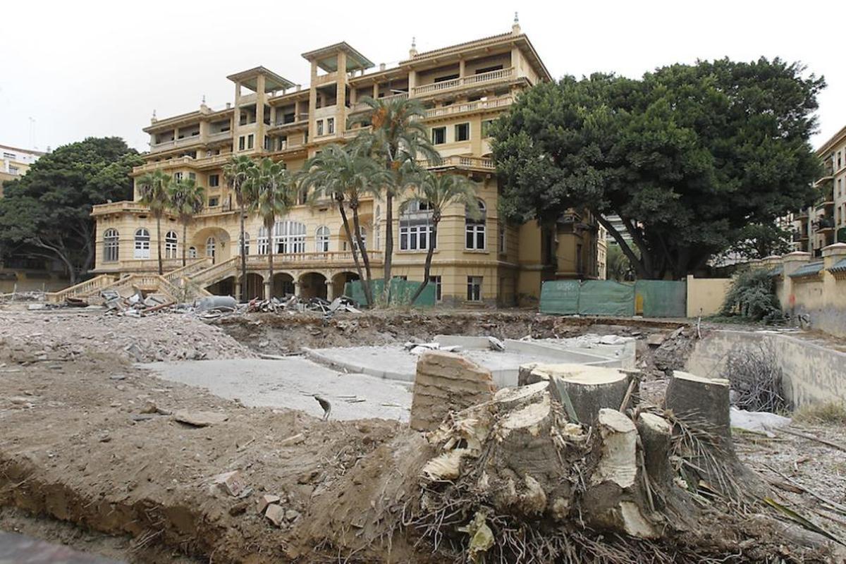 Protestas por la tala de árboles en las obras del Hotel Miramar