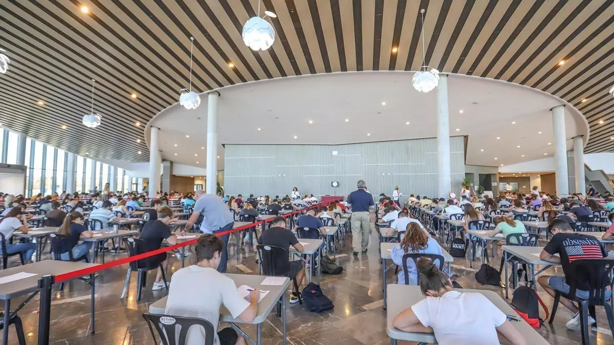 El Auditorio de Torrevieja acogerá 548 alumnos para la prueba de Selectividad de seis municipios de la Vega Baja