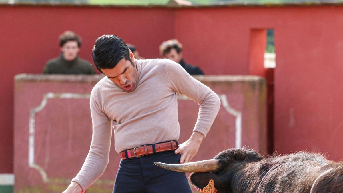 Emilio de Justo durante su preparación en el campo de cara a la Feria de Fallas