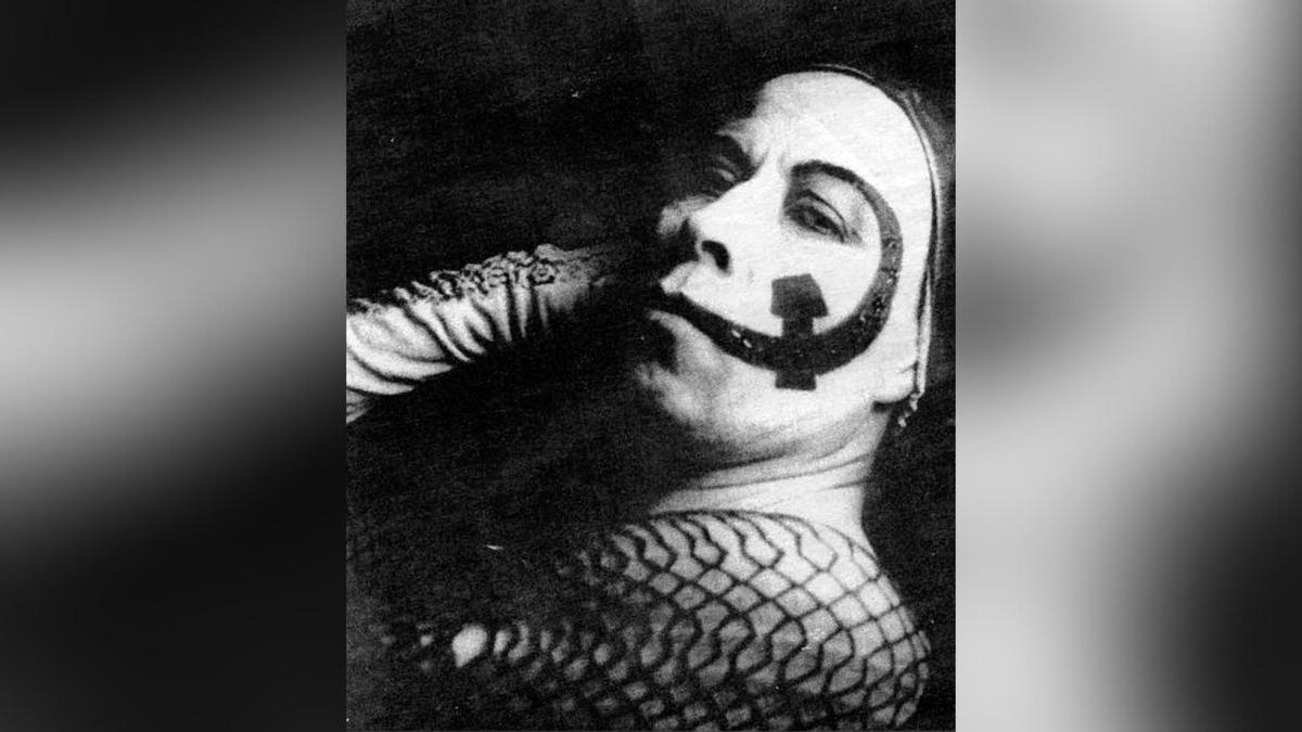 Imatge icònica de Lemebel amb la falç i el martell obra de Claudia Román