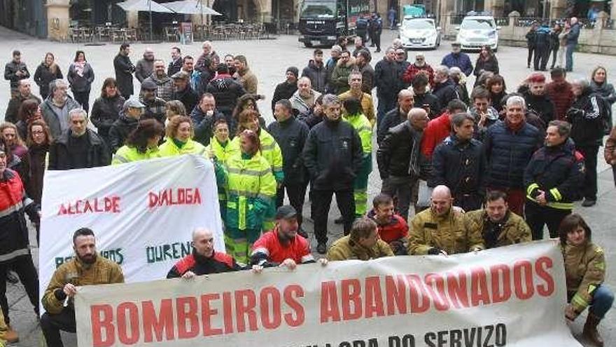 Última manifestación de los bomberos en la Plaza Mayor. // Iñaki Osorio