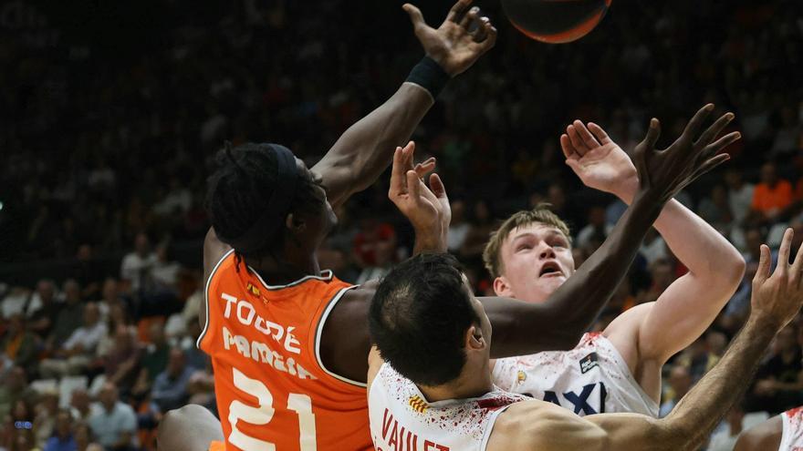 La intensidad en defensa del Valencia Basket le lleva a firmar un récord histórico frente al Manresa
