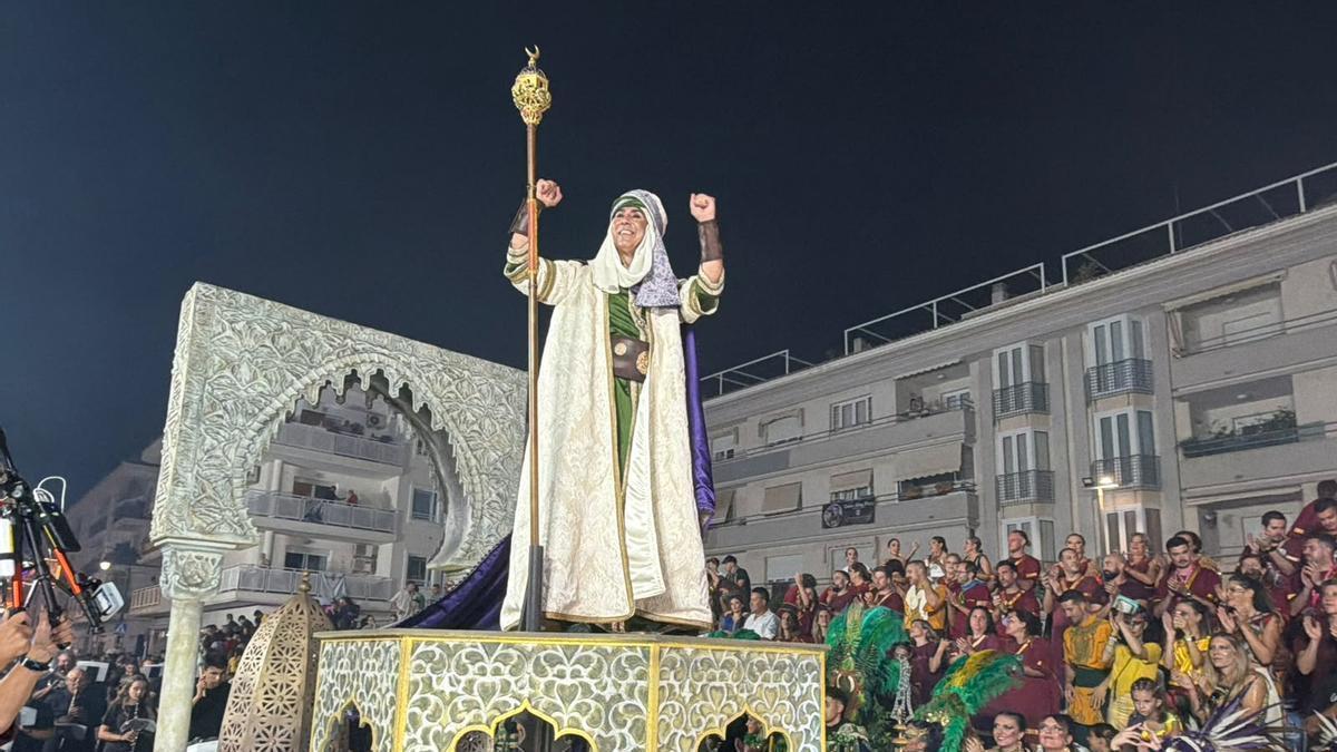 Los Malvins convierten la Entrada Mora en un viaje de fantasía para celebrar su Reinado