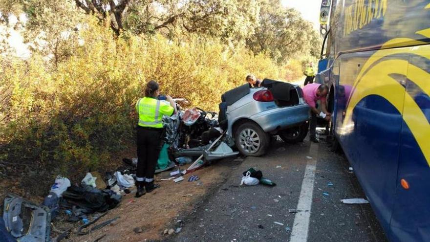 Once muertos en once accidentes de tráfico durante el fin de semana