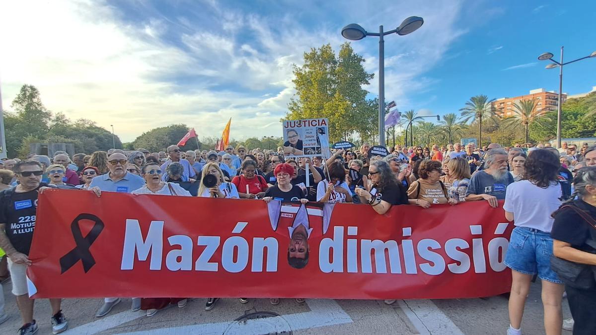Undécima manifestación contra Mazón por su gestión de la dana.