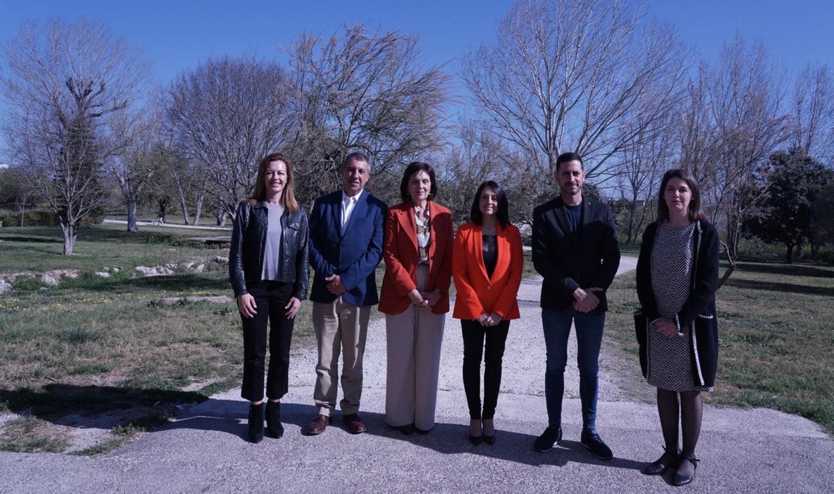 Alcaldes y autoridades de la Generalitat han presentado el nuevo bosque urbano.