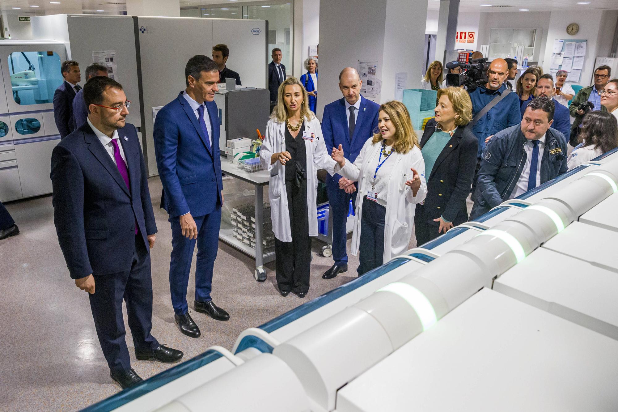 Visita de Pedro Sánchez al Hospital Universitario Central de Asturias (HUCA) en Oviedo