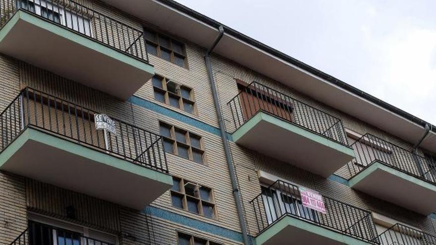Los pisos tardan de media más de un año en venderse, según los tasadores