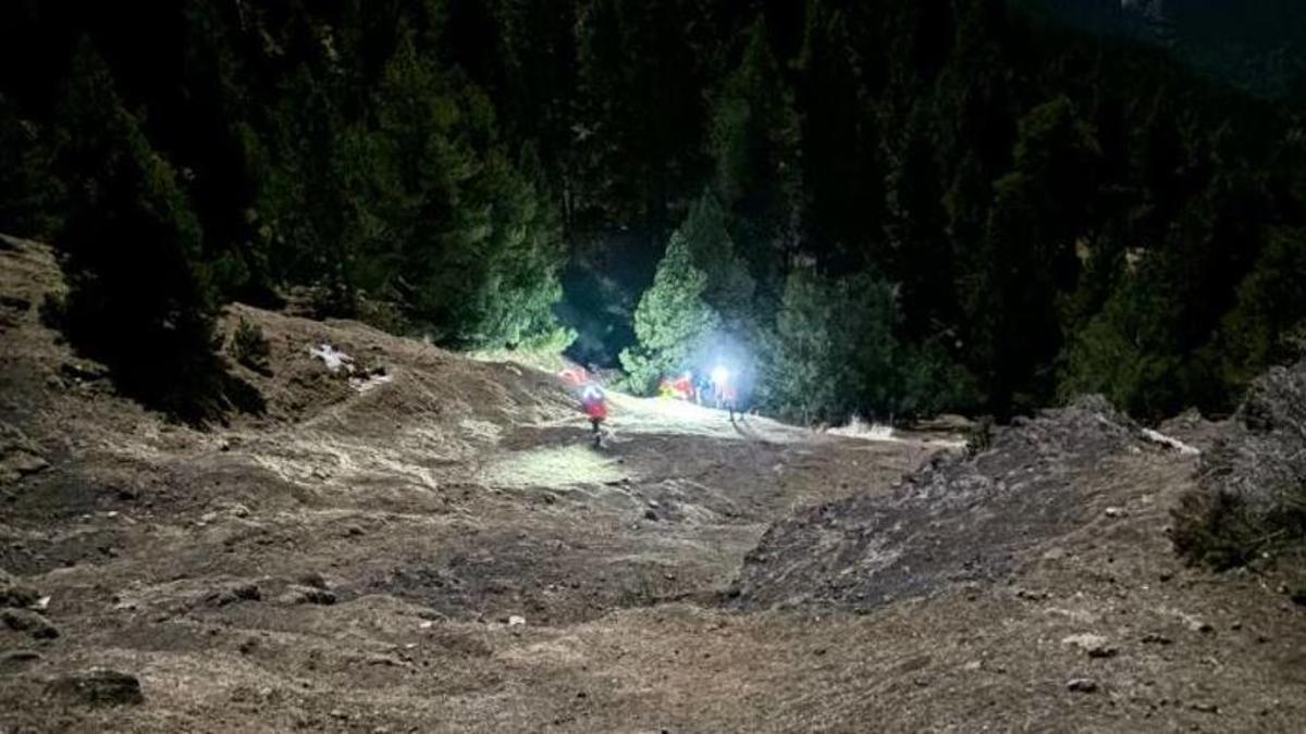 Los Bombers rescatan en la madrugada a dos excursionistas en el Refugio Prat de Aguiló