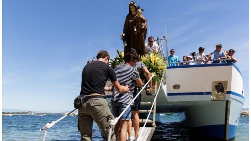 Processó marítima a l&#039;Escala amb la Mare de Déu del Carme