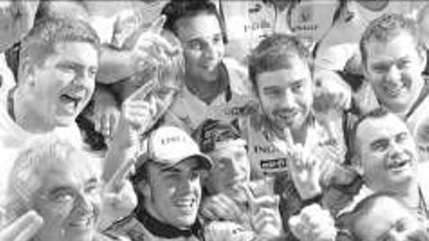 En Renault sueñan con la continuidad de Alonso