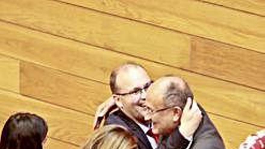 Abel Losada se despide de los diputados en su último pleno.