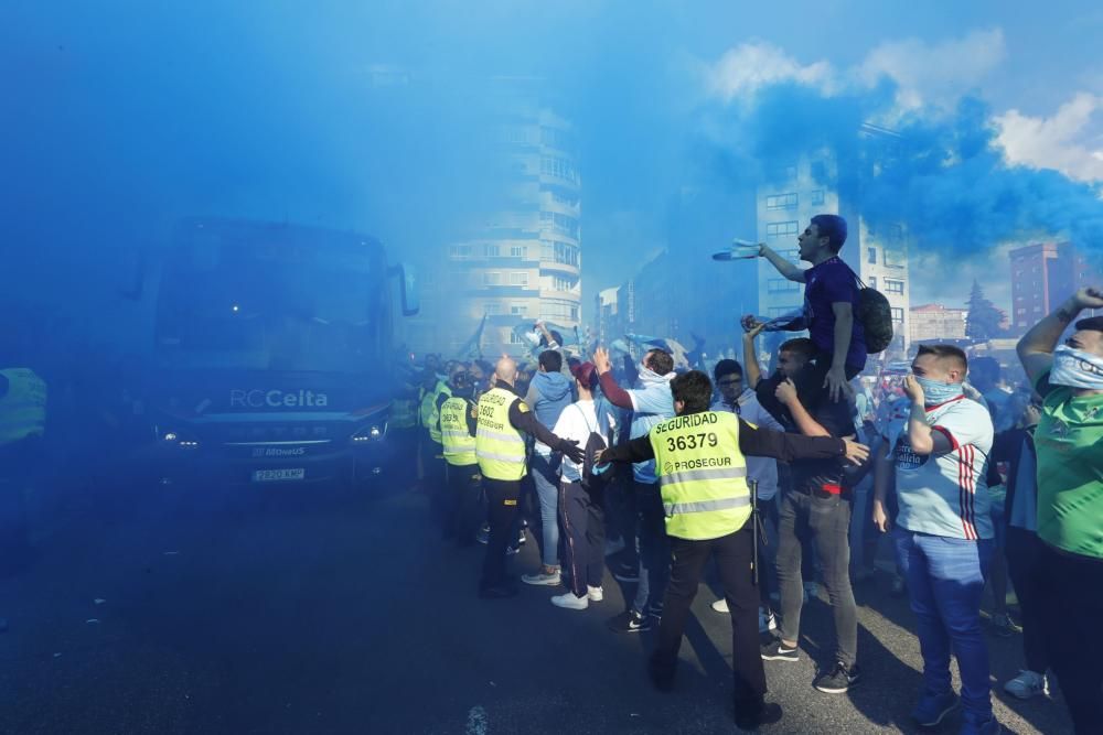 El celtismo vuelve a demostrar fuerza y compromiso en el recibimiento al Celta a su llegada al estadio.