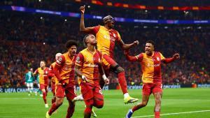 Los jugadores del Galatasaray celebran el triunfo.