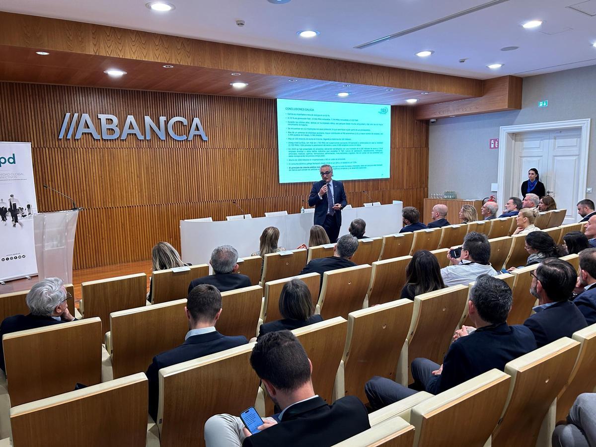 Manuel Pazo, presidente de EGA, en un foro de energía de APD ayer.