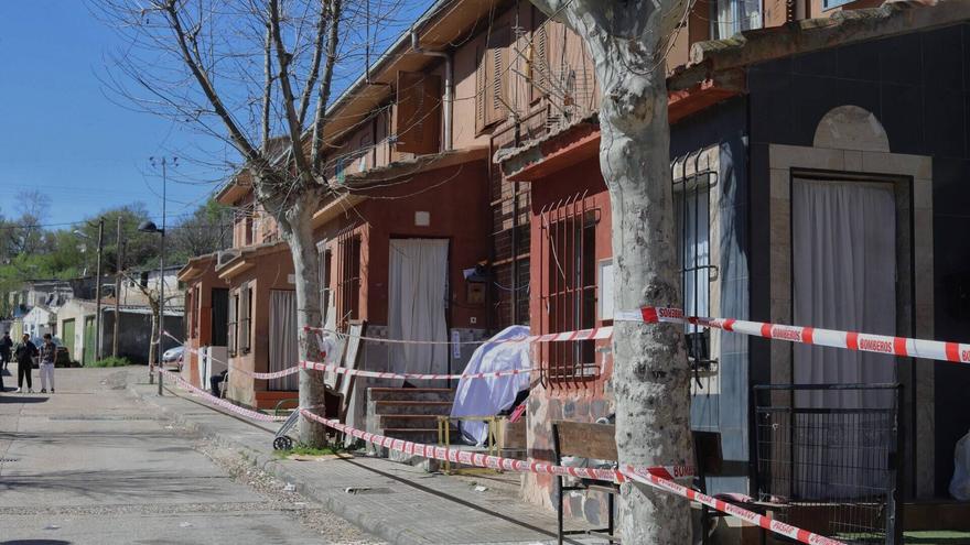 VÍDEO | Los técnicos municipales revisan las deficiencias de las viviendas en el barrio de Rabiche tras el derrumbe del muro