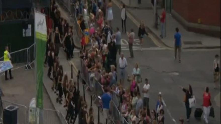 Riverdance multitudinario en el muelle de Dublín