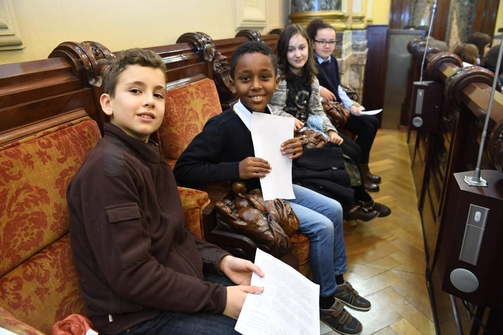 Asuntos como la igualdad, identidad, familia, educación, juego y salud fueron los principales asuntos de la jornada en la que el alcalde aprovechó para destacar su apuesta por la educación.