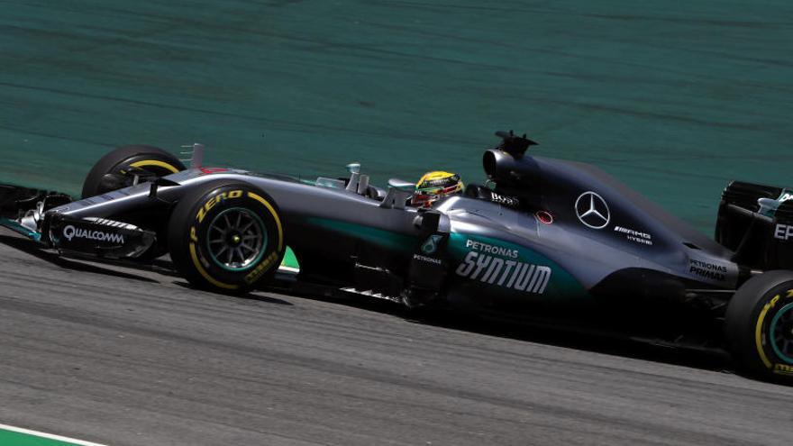 Hamilton, durante los entrenamiento en Interlagos.