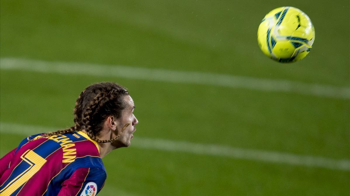 Barcelona  16 12 2020   Deportes  Las trenzas de Griezmann  durante el partido de liga entre el FC Barcelona y la Real Sociedad    Fotografia de Jordi Cotrina